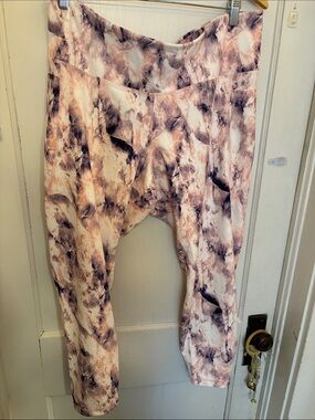 Old Navy Women’s Marble-Print  Leggings in Blush and Purple